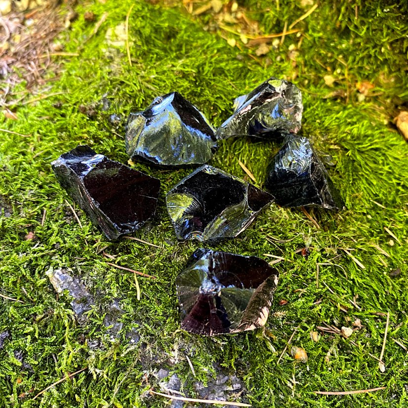 Černý obsidián surový