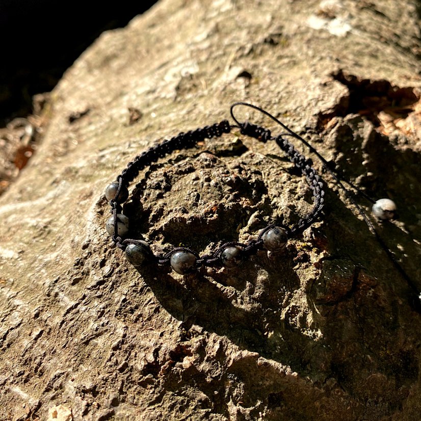 Macrame náramek s černou šňůrkou