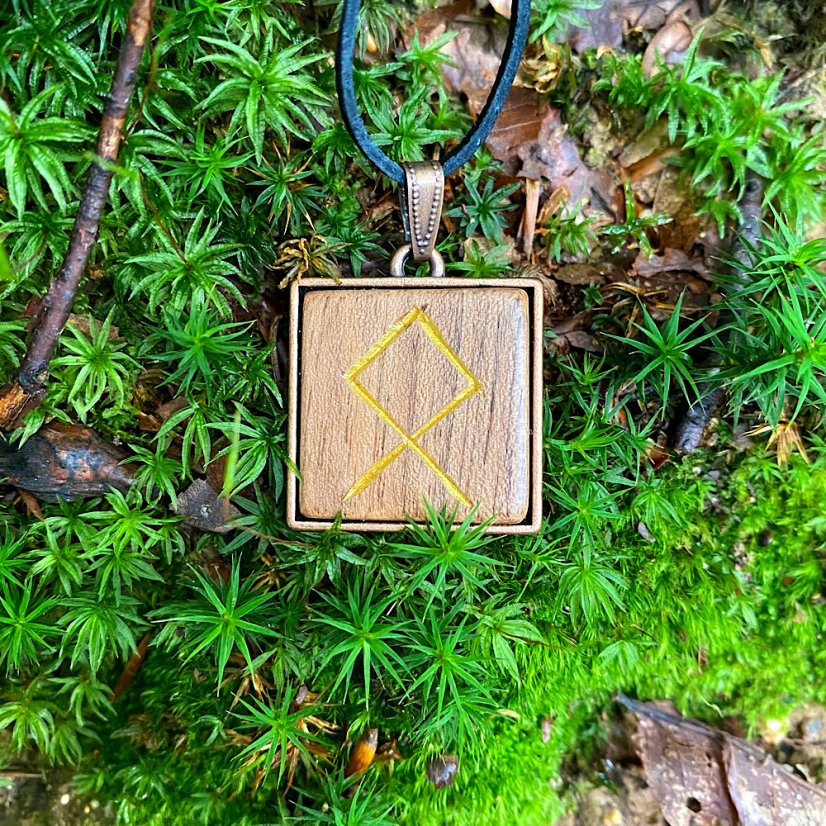 Dřevěný přívěsek Othala