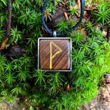 Dřevěný přívěsek Wunjo