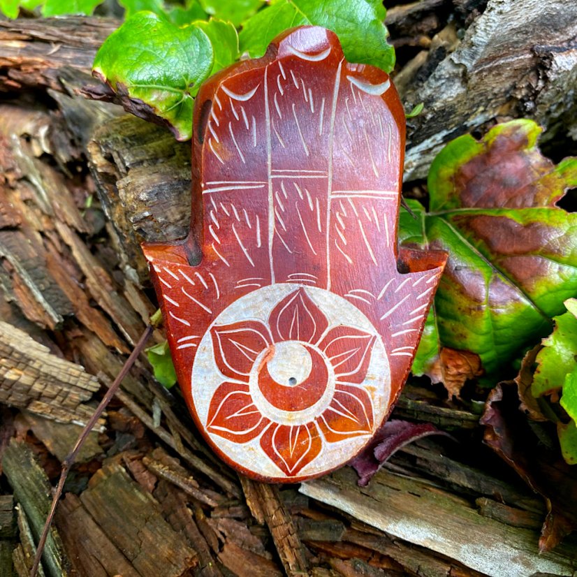 Vyřezávaný minerální stojánek Hamsa - Čakry: Sakrální čakra