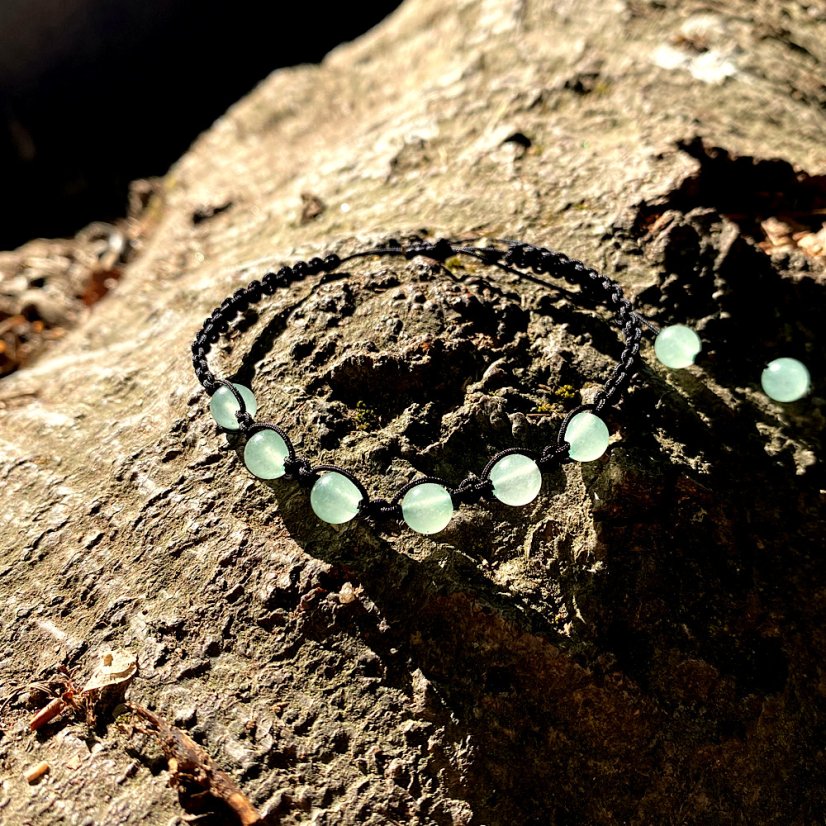 Macrame náramek s černou šňůrkou