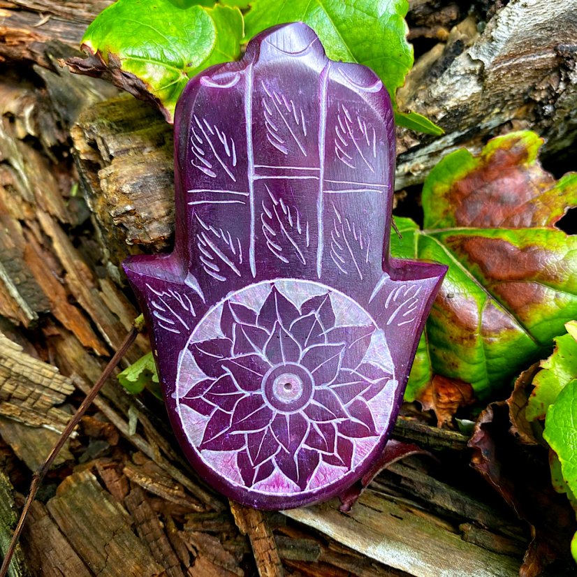 Vyřezávaný minerální stojánek Hamsa - Čakry: Sakrální čakra