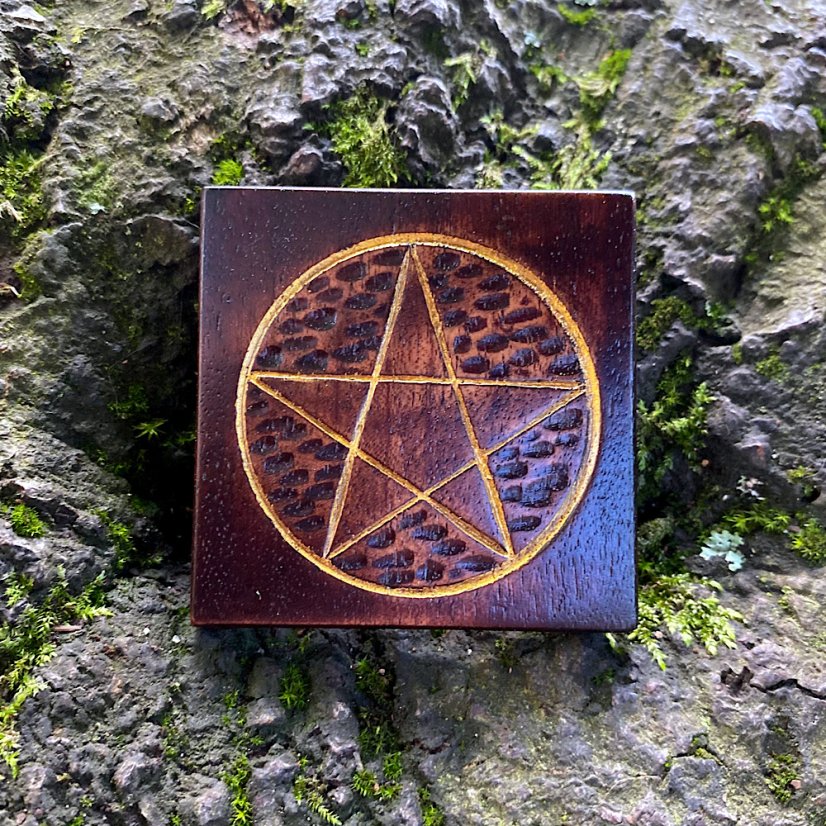 Dřevěný pentagram na oltář č.1