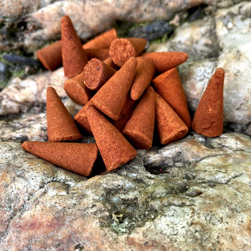 Kužely zlatý vetiver - Počet v balení: 10 ks