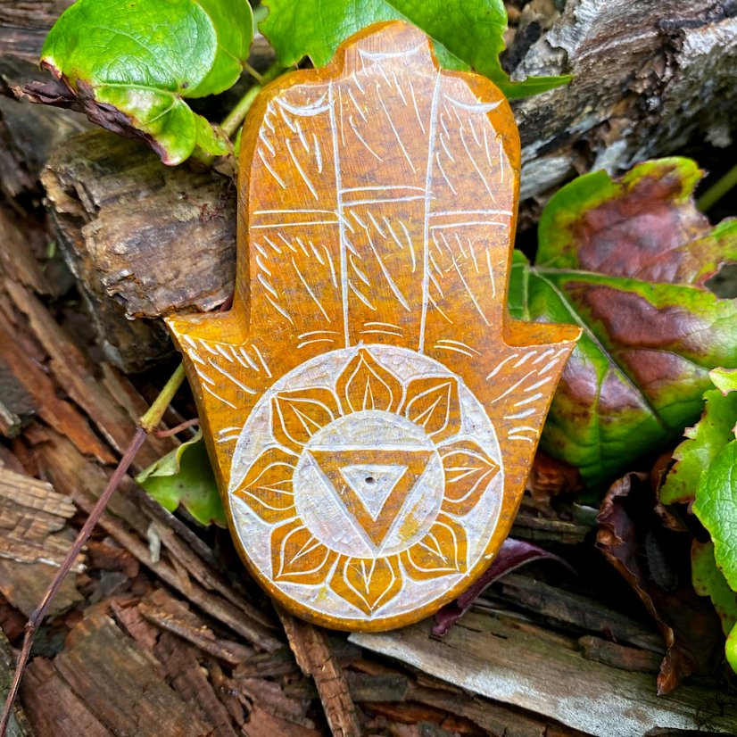 Vyřezávaný minerální stojánek Hamsa - Čakry: Sakrální čakra