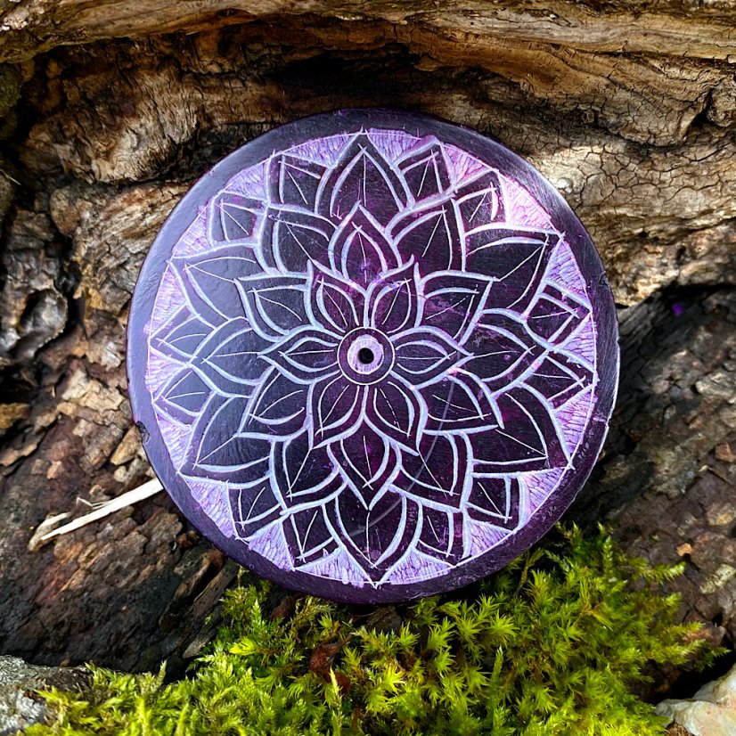 Vyřezávaný minerální stojánek Talířek - Čakry: Třetí oko