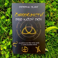 Kniha Čarodějnictví pro každý den