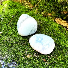 Bílý howlit (magnezit) tromlovaný