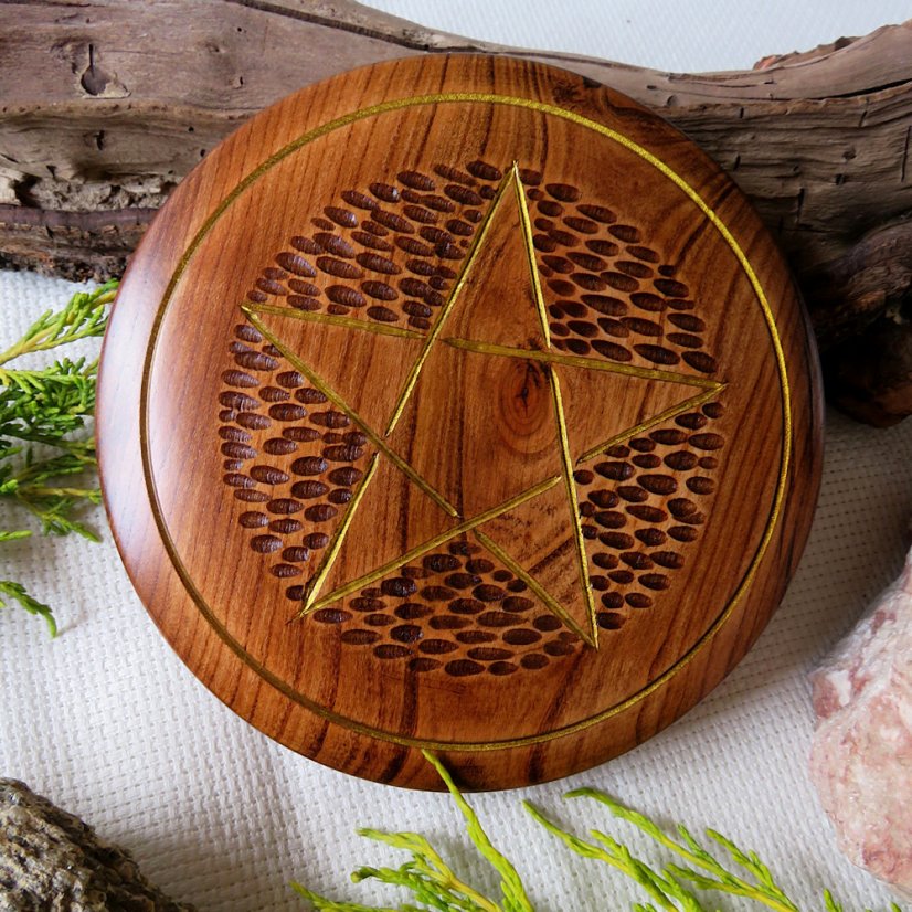 Dřevěný pentagram na oltář č.11