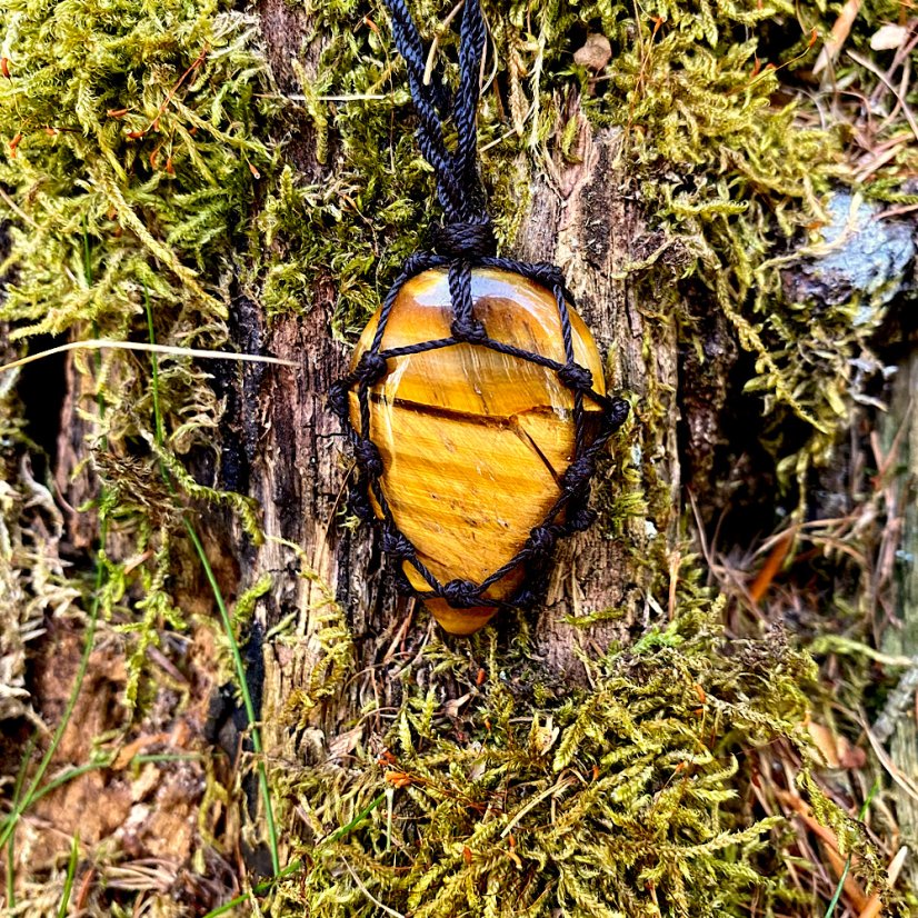 Macrame přívěsek slza