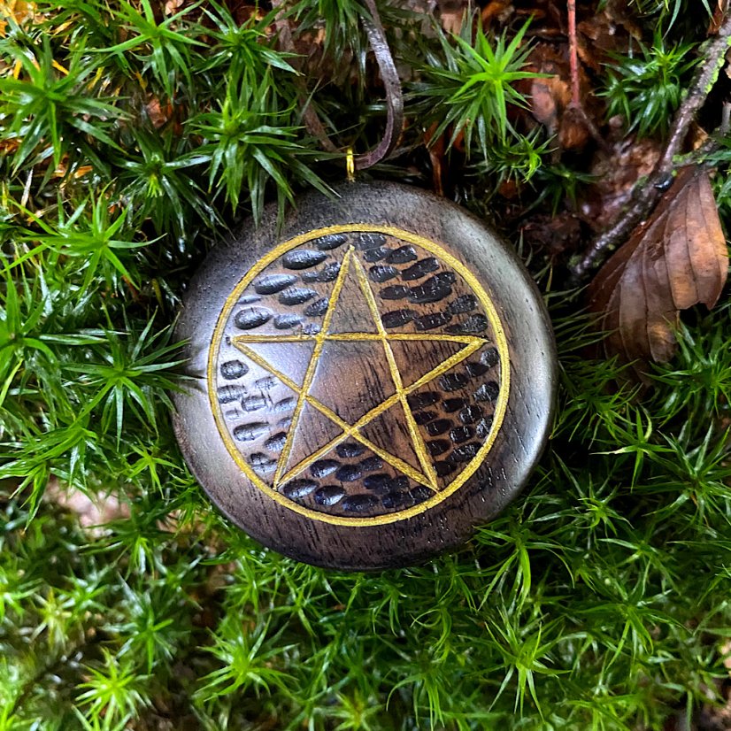 Dřevěný přívěsek Pentagram č.1